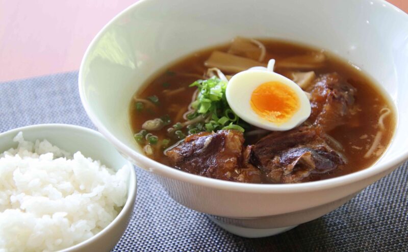 醤油豚骨ラーメンとご飯